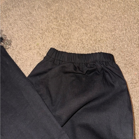 Plus size black joggers with chain and zipper details - Picture 2 of 3